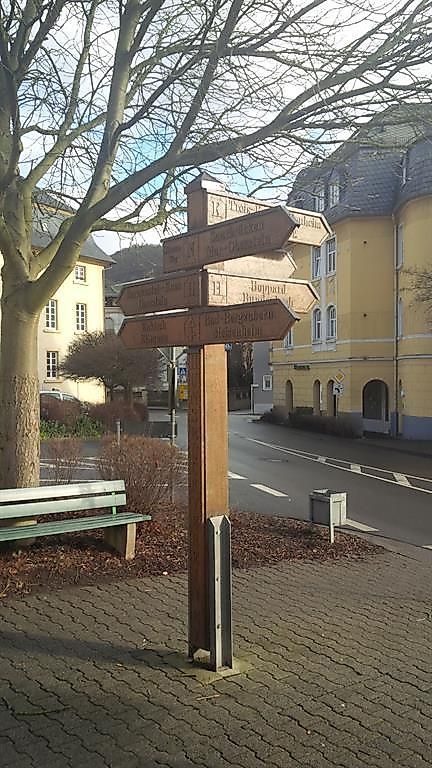 pois/hiking-trail-crossing-in-kirn-e61b