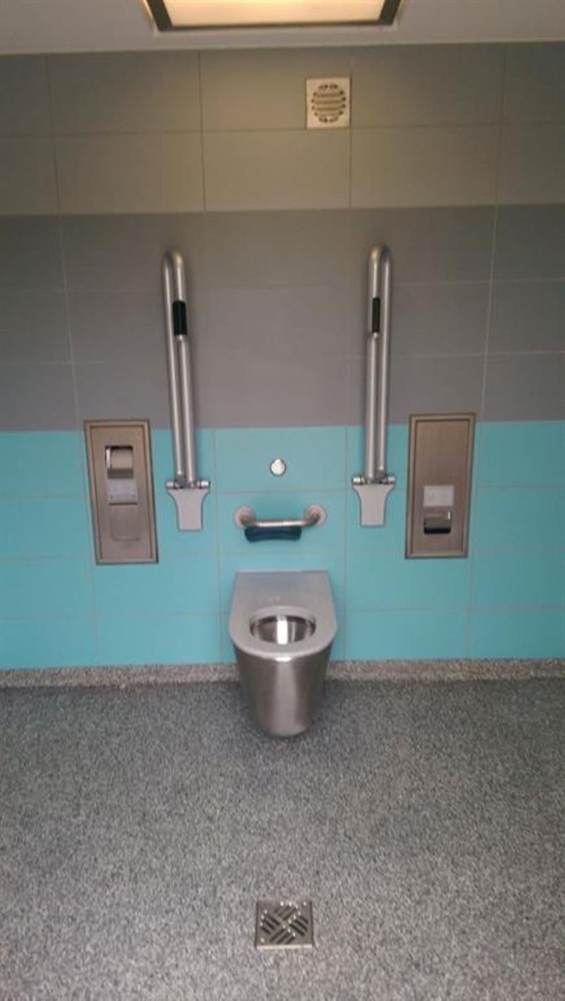 Öffentliche barrierefreie Toilette an der Bahnhofserlebnisstation 28xm4m