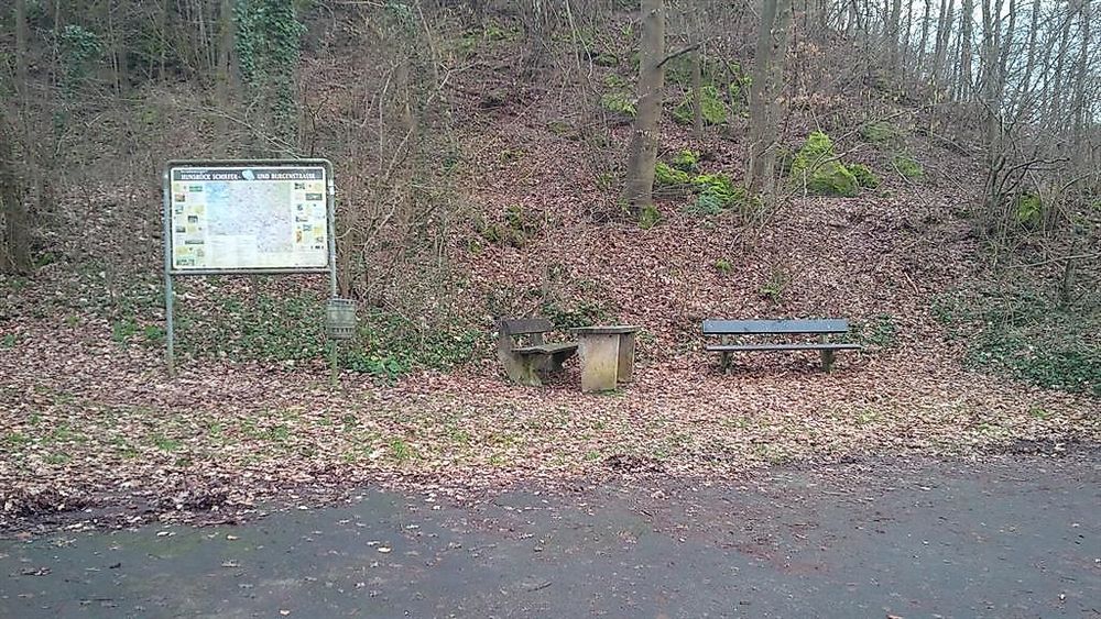 Wanderparkplatz P1 Kyrburg 1ahivs