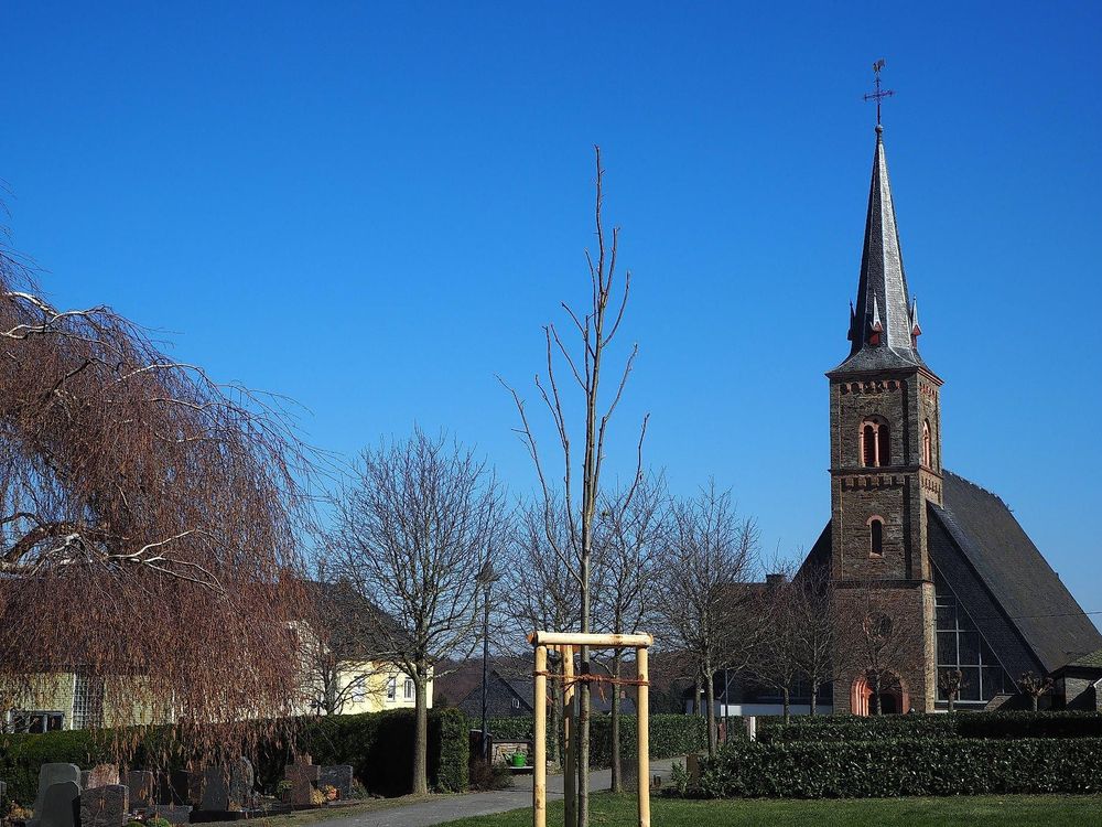 Katholische Kirche Longkamp 1ro1gt