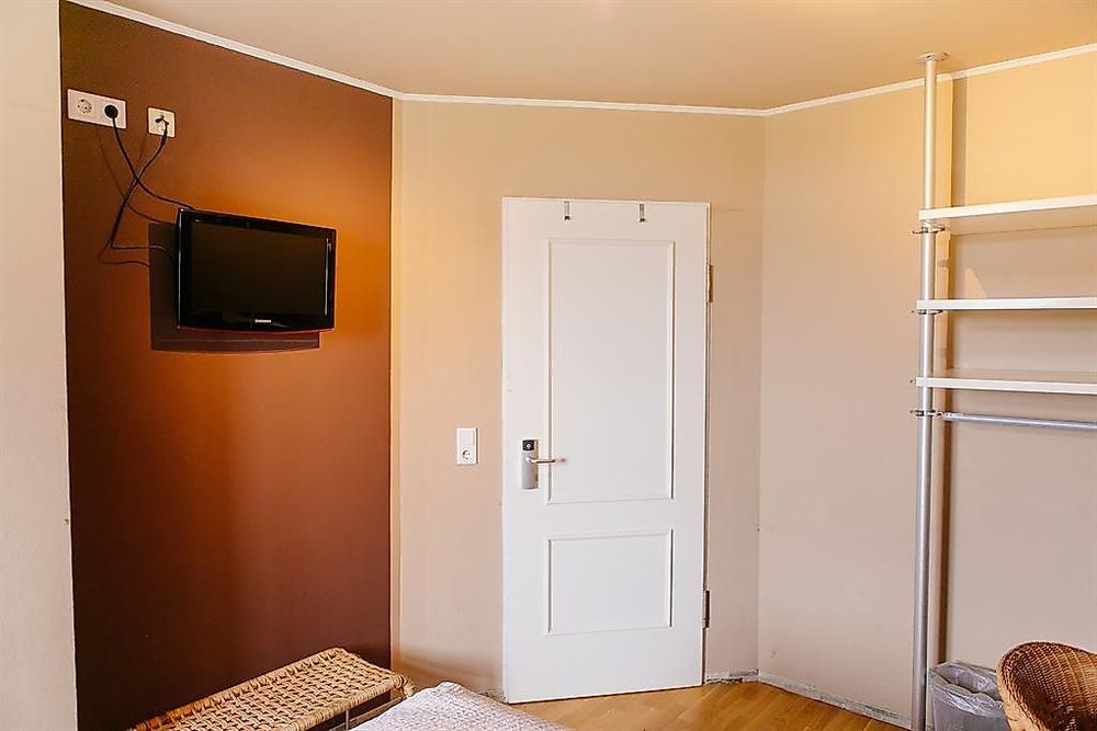 Landhotel Airport inn 2embq3