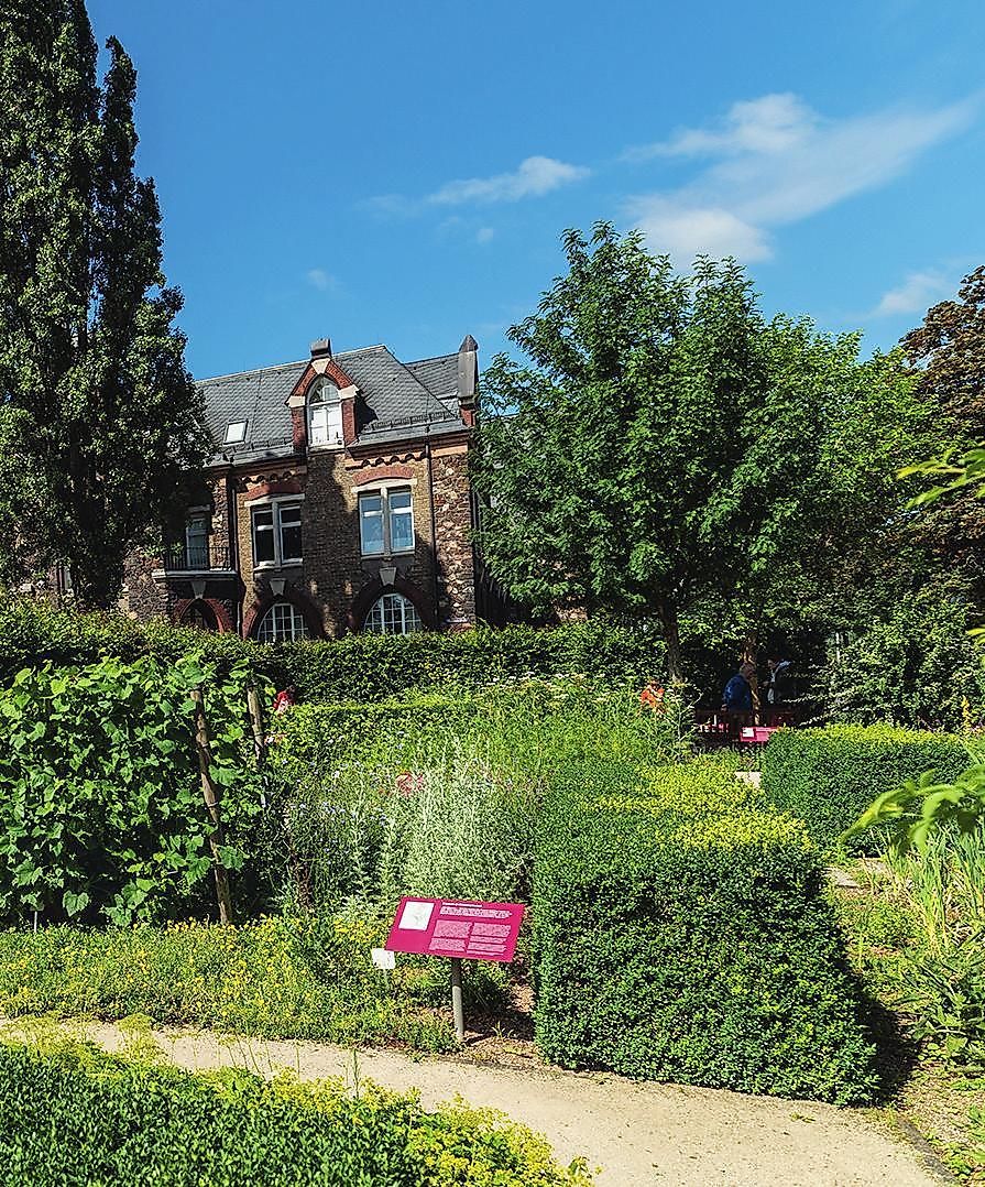 Hildegarten am Museum am Strom 2i02x0