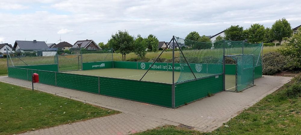 Spielplatz in Halsenbach  Grundschule  40rg6z