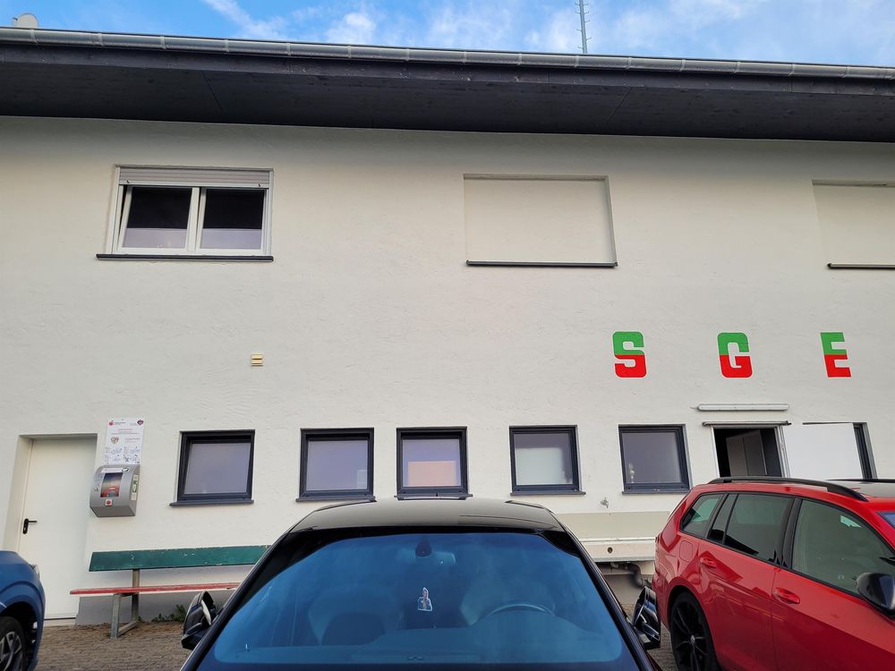 Defibrillator am Vereinsheim SGE 48qlfg