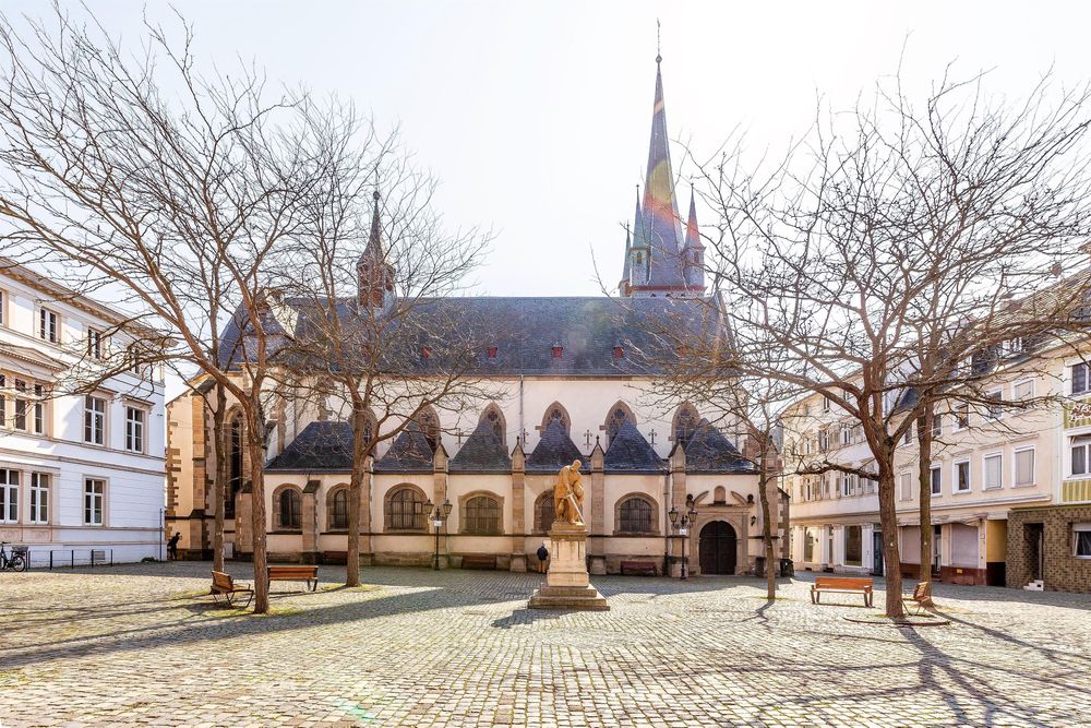 Eiermarkt und Michel Mort Denkmal 3s8vam