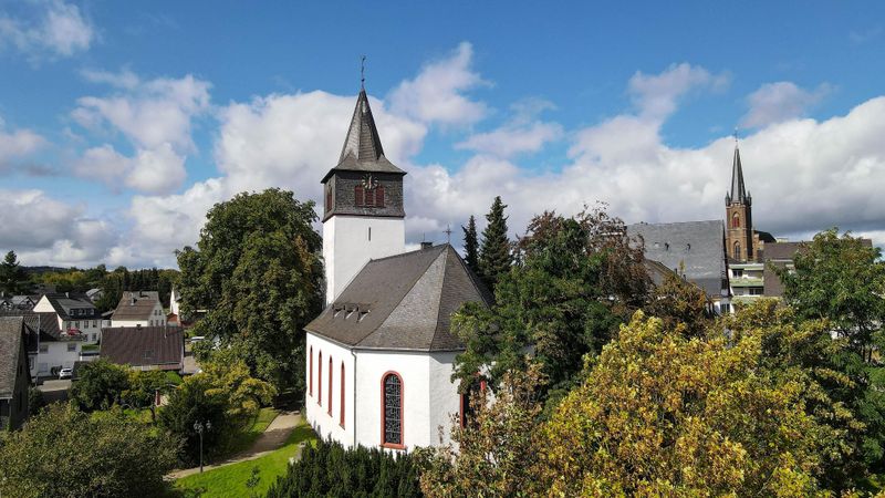 pois/evangelische-kirche-rheinboellen-efa8