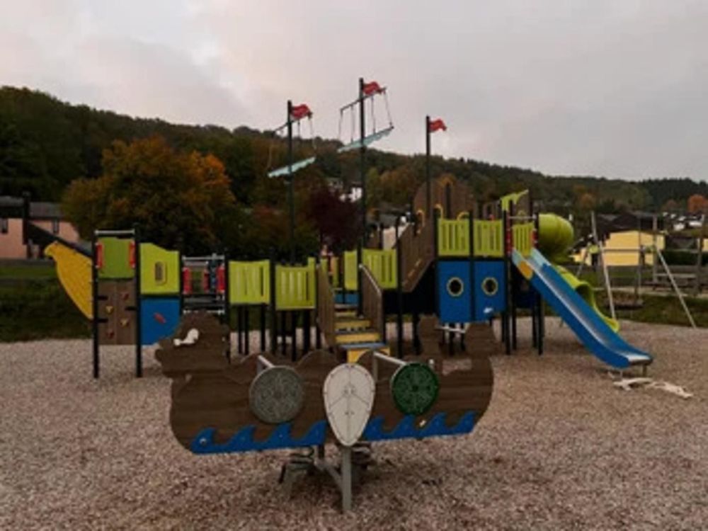 Ferienhäuser im Feriendorf Hambachtal 4rxw12