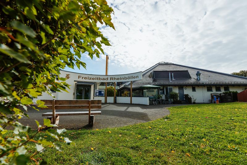 schwimmbaeder/freizeitbad-rheinboellen-3aa1