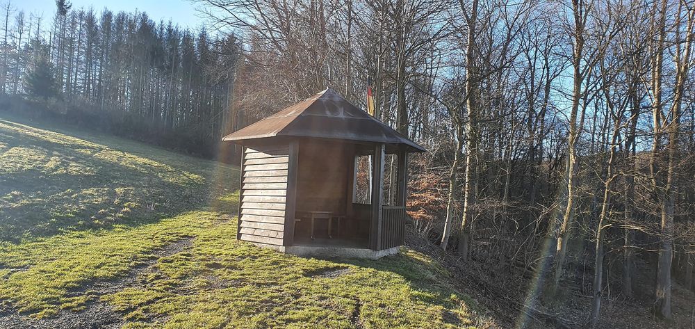 Rheinblick mit Hütte 4tp5jt