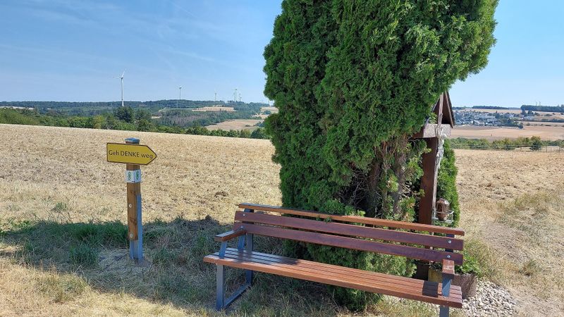 pois/ga-denk-weg-rustbank-xmit-wegkruis-8efe