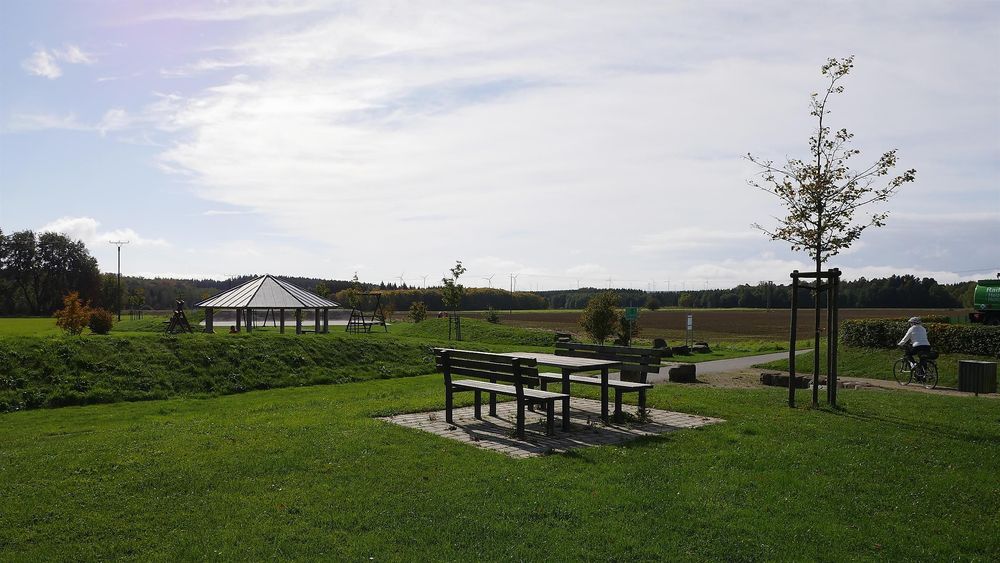 Picknickbank am Schinderhannesradweg in Lingerhahn 716rd2