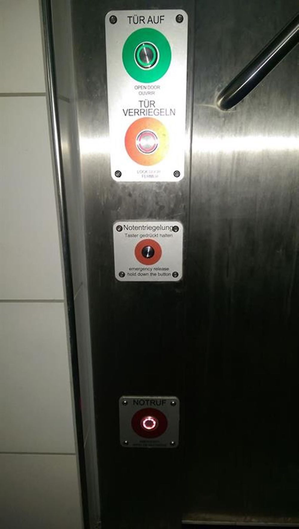 Öffentliche barrierefreie Toilette an der Bahnhofserlebnisstation 73es3g