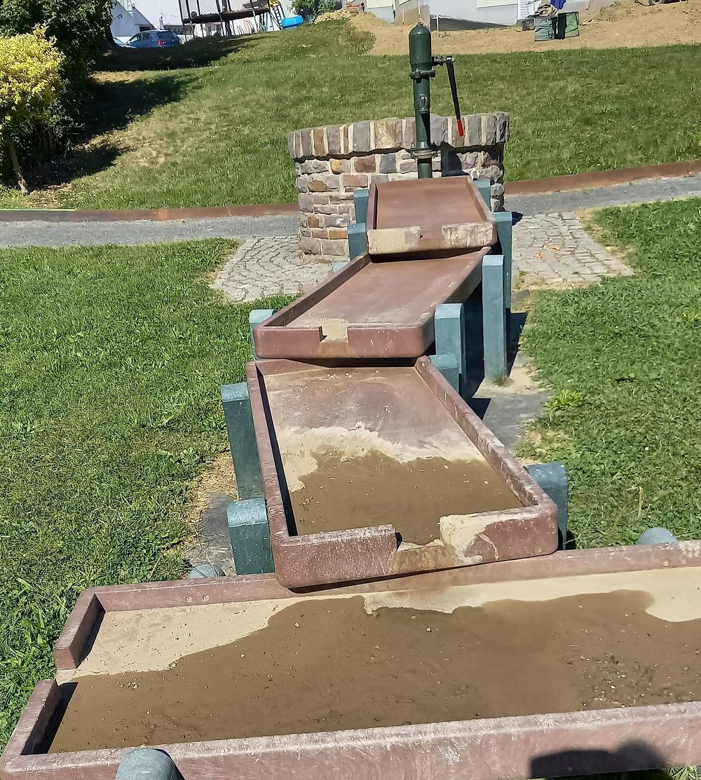 Spielplatz in Schwall 7i95aj