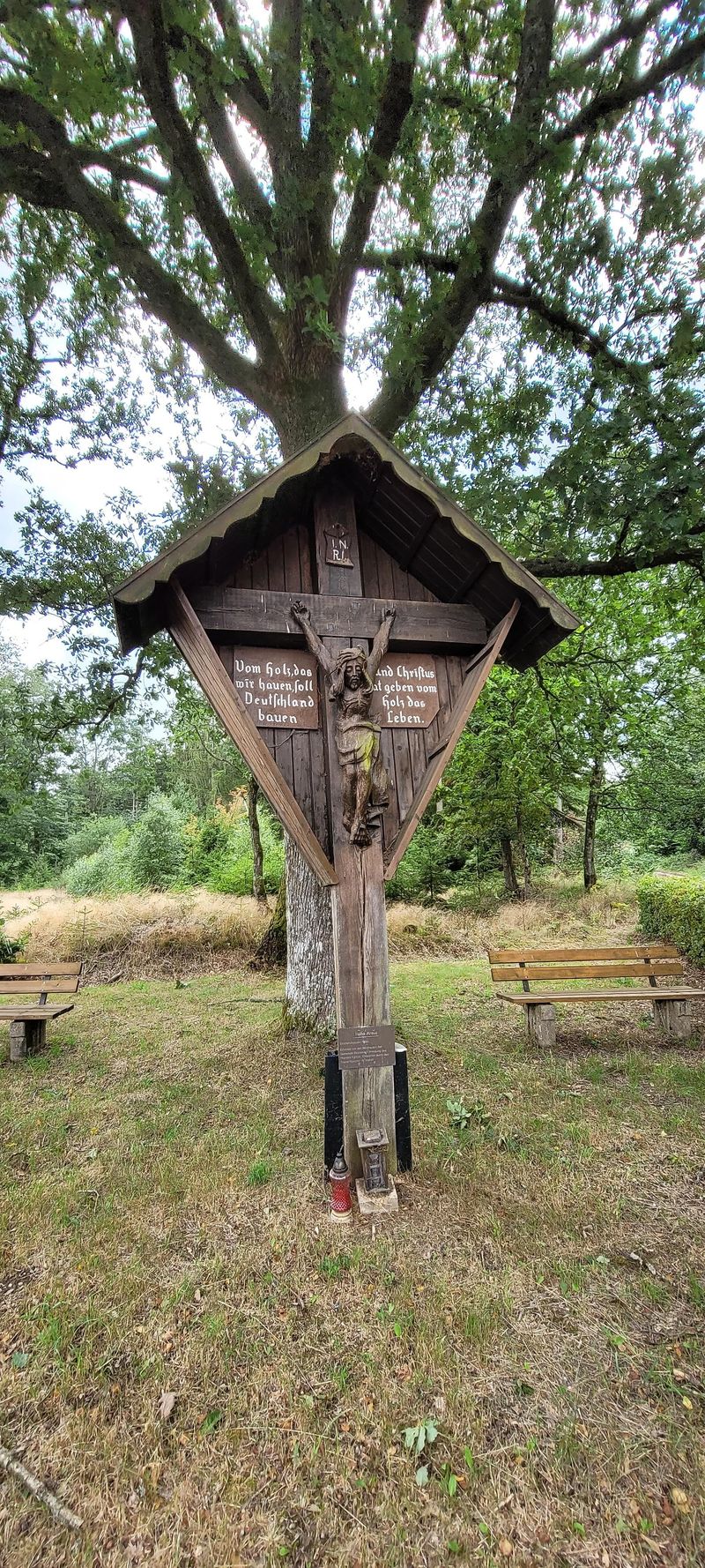 pois/holzhackerkreuz-xmit-xmammutbaeumen-fb77