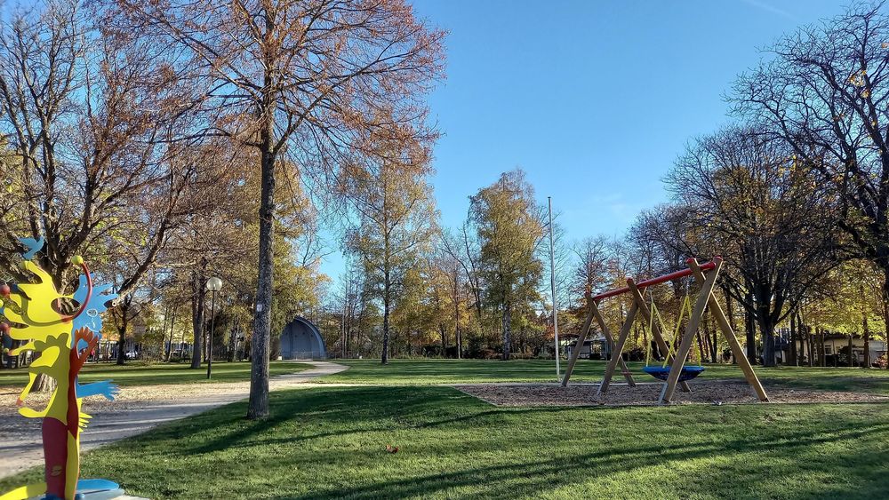 Spielplatz am Park für Jung und Alt 8cvnoy