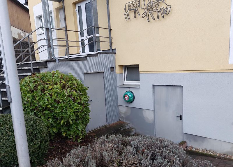 Defibrillator in Ney 8qghwu