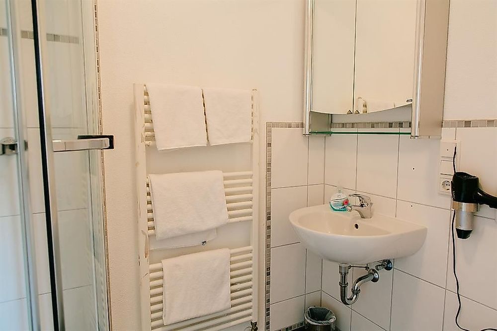 Landhotel Airport inn 8vup5h
