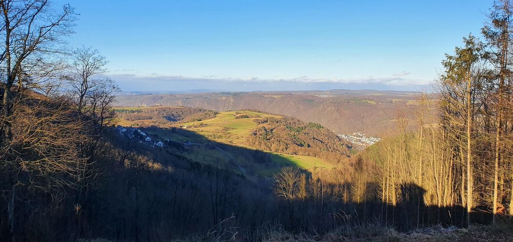 Rheinblick mit Hütte 9e1ujv