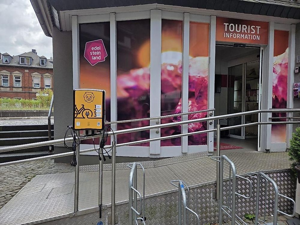 Lion Box Max Ladestation für E Bikes und E Scooter 9htdju