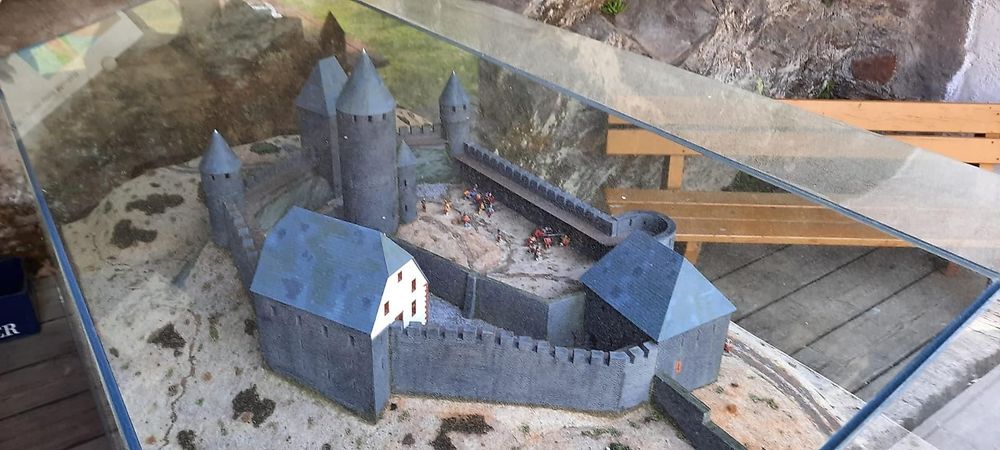Burg Dhronecken 9joi7l