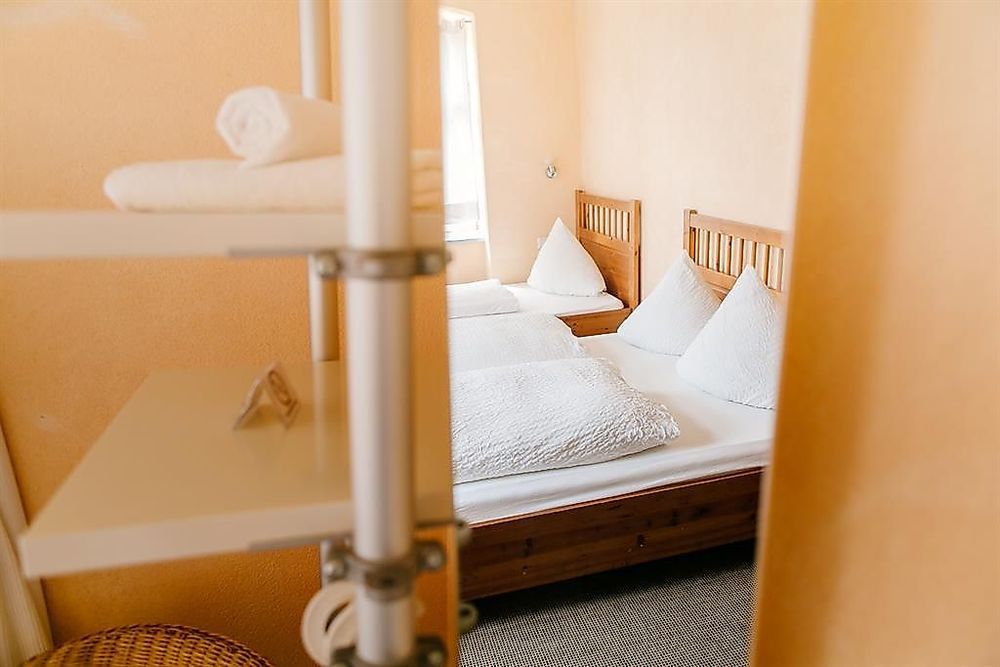 Landhotel Airport inn 9otbuu