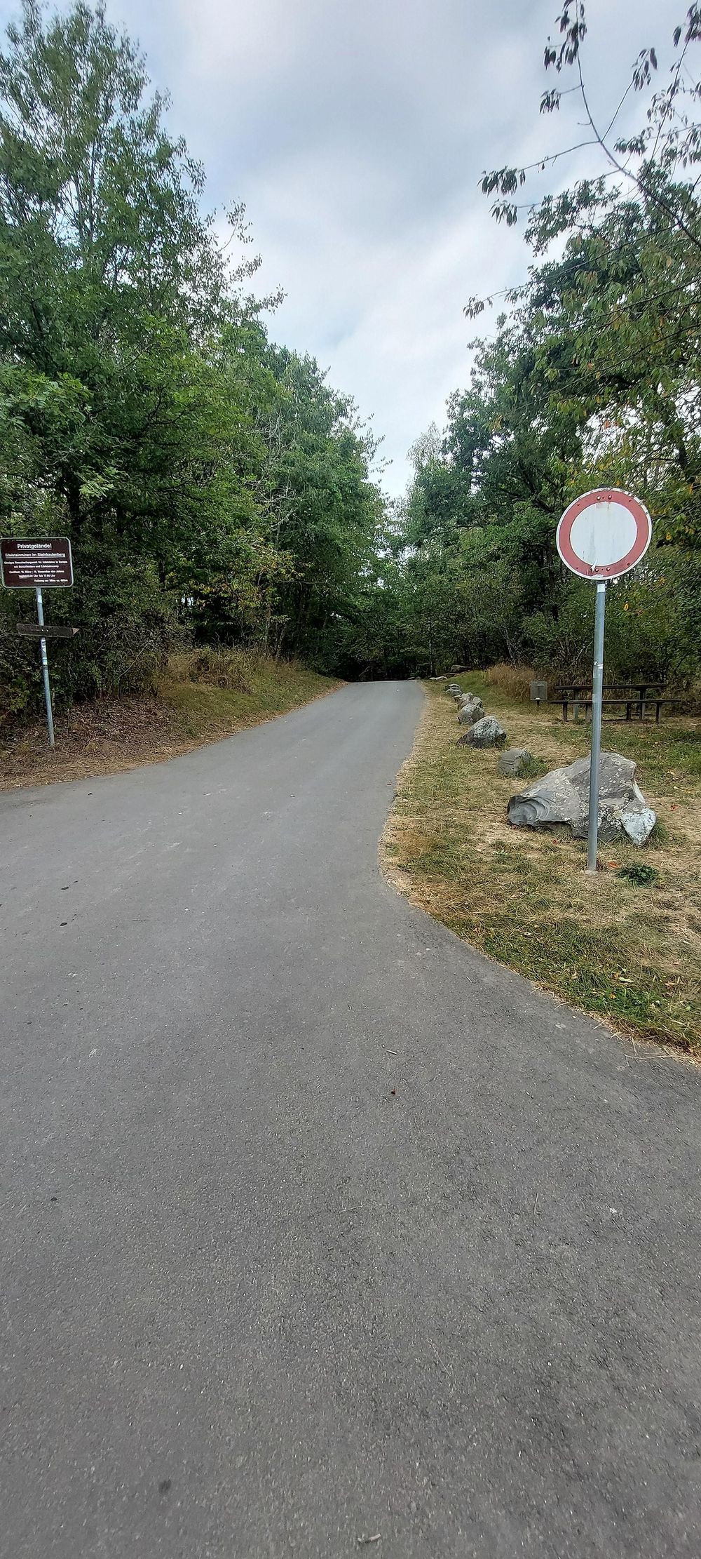 Fußweg zu den Edelsteinminen im Steinkaulenberg 419gm